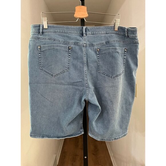 EUC Womens Light Blue Denim Shorts Size 18 With Front & Back Pockets Stretchy Fa - Picture 2 of 8
